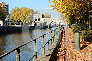 Promenade le long du quai Notre-Dame ÃÆÃÂ  Tournai en Belgique en automne avec le Pont des trous en perspective photo